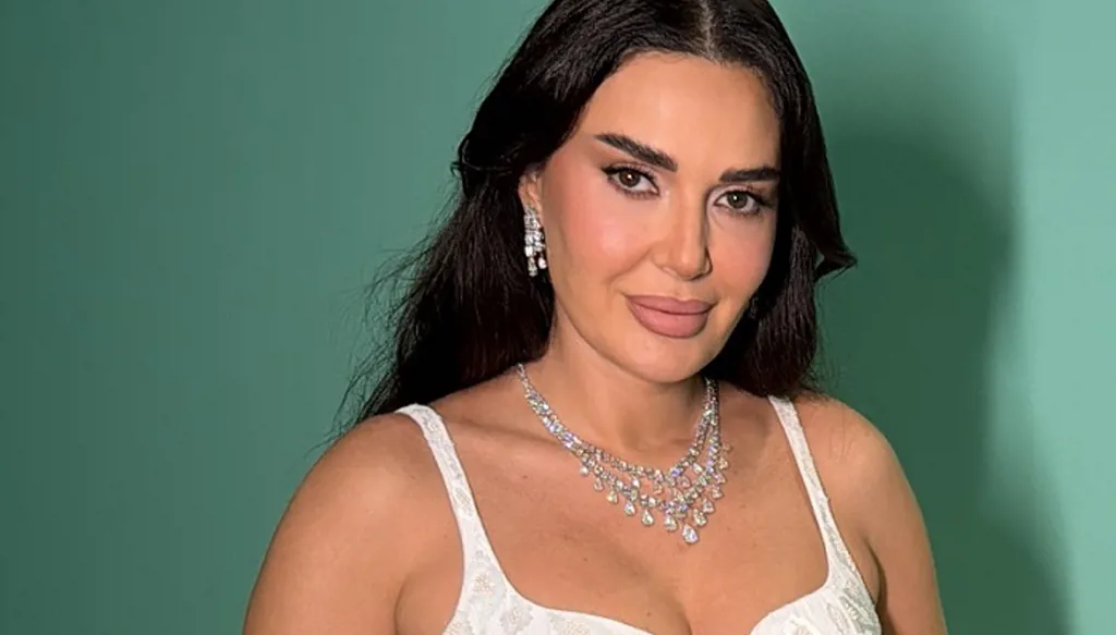 سيرين عبد النور بفستان زفاف للـ “النهار”: “سعيدة بوجودي بأسبوع دبي للموضة”