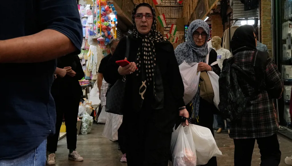 الحرب تستنزف اقتصاد إيران… هل تراجع طهران سياساتها؟