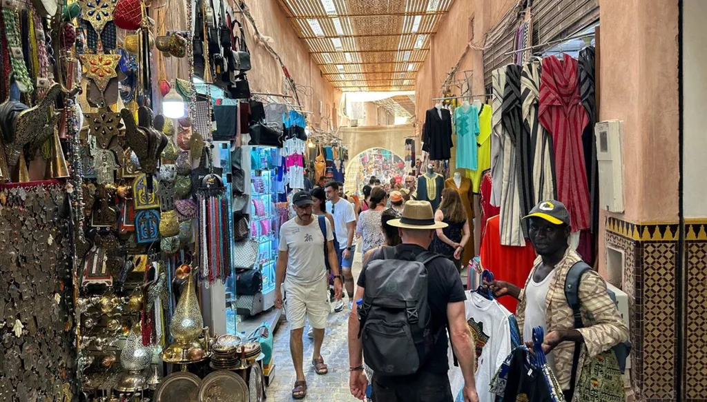 المغرب يتوقع استقرار العجز عند 3% مع توسيع تخفيضات الضرائب وتركيزها على “الشركات الاحتكارية”