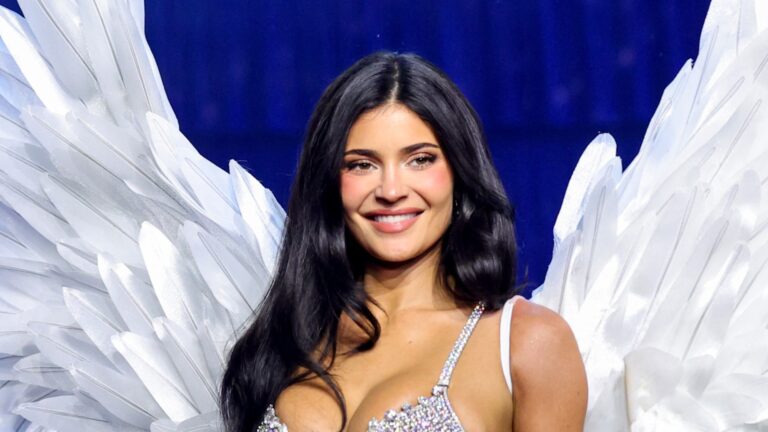 Kylie Jenner stuns in $50 million fantasy bra at Victoria’s Secret fashion show
