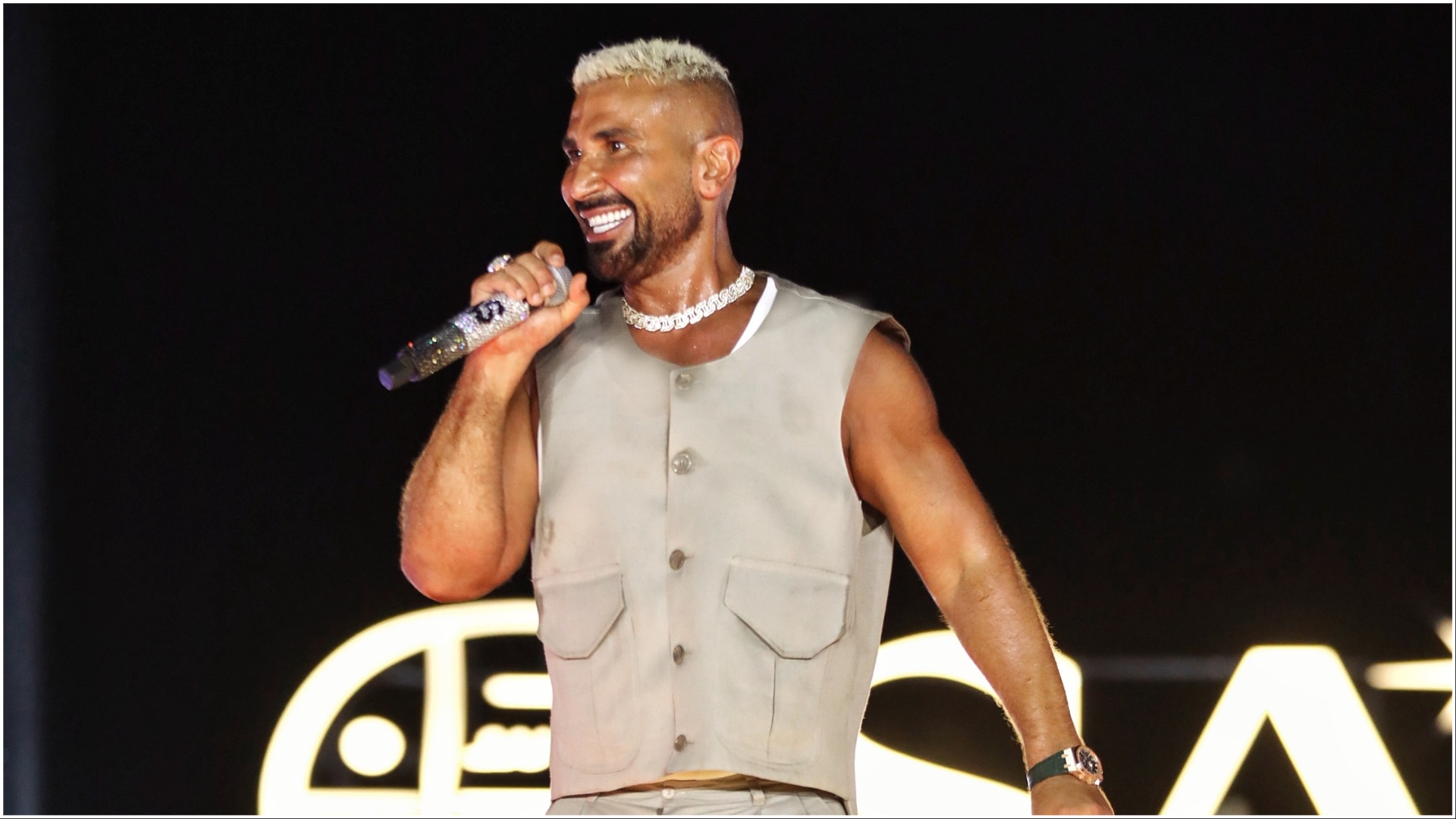 Did Ahmed Saad lose his ability to sing?