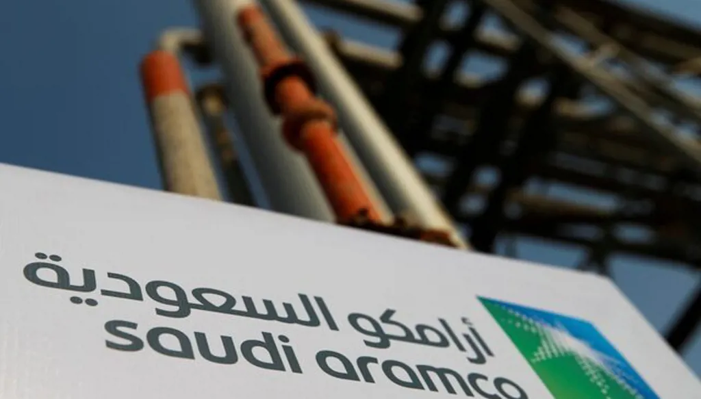 أرامكو تسعى لتمويل بمليارات الدولارات وتبدأ في تخزين النفط بسنغافورة