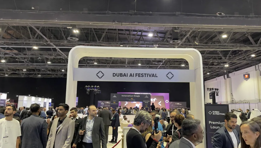 اليوم الأول من مهرجان دبي للذكاء الاصطناعي 2026: من التجارب إلى التطبيق الفعلي
