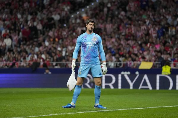 ضربة موجعة لريال مدريد… غياب كورتوا عن الكلاسيكو بسبب الإنفلونزا