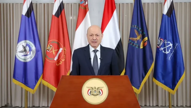 العليمي يعلن بدء عمليات عسكرية لبسط سيادة الدولة على كامل الأراضي اليمنية