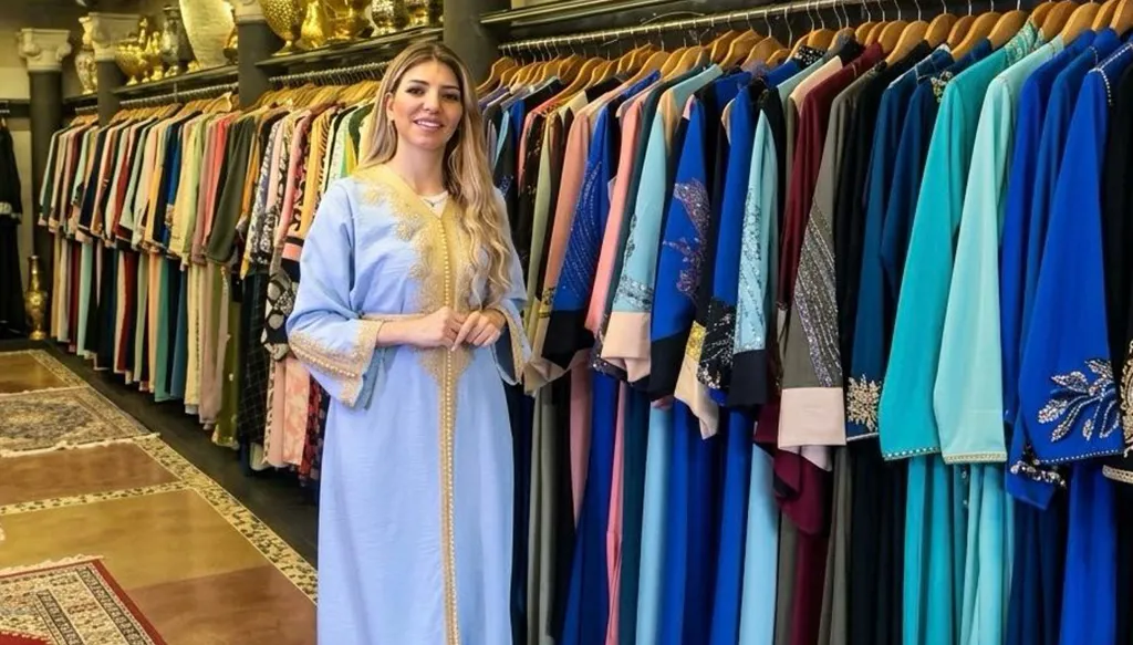 العباية السورية… أناقة تحمل ذاكرة التراث