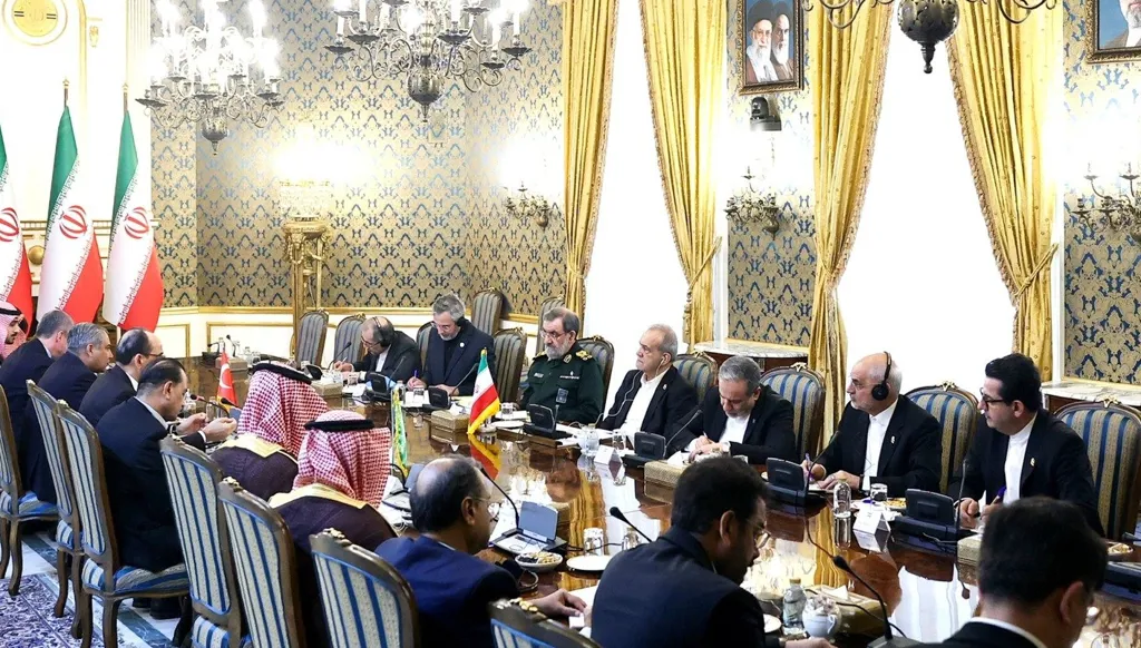من مكة إلى طهران… لماذا تأسس “حلف مكة” وما الذي يريده اليوم؟