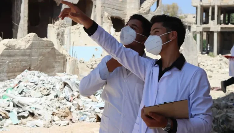 بالصور – طلاب ثانوية درعا في نهائيات جائزة زايد: من النفايات إلى العالمية