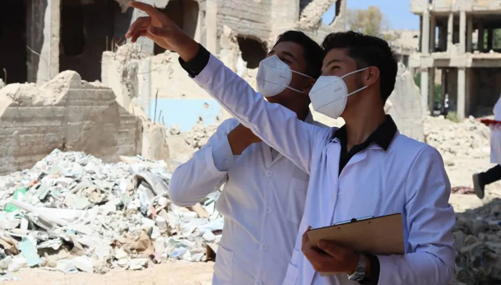 بالصور – طلاب ثانوية درعا في نهائيات جائزة زايد: من النفايات إلى العالمية