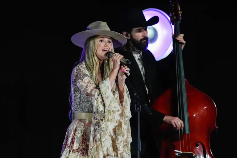 Swift, Lovett join Nashville Songwriters Hall of Fame