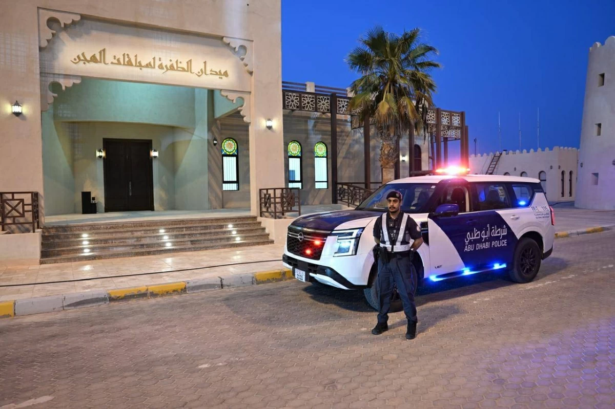 شرطة أبوظبي تؤمن مهرجان الظفرة لسباقات الهجن 2026