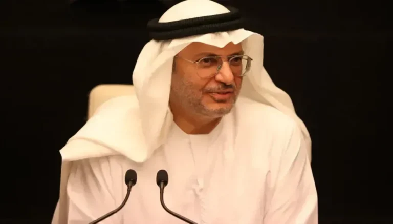 أنور قرقاش: نتمسّك بحل النزاع مع إيران بشأن جزر الإمارات الثلاثة المحتلة سلمياً
