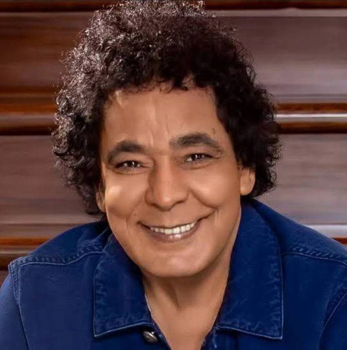 بعد أنباء نقله إلى المستشفى.. تفاصيل حالة محمد منير الصحية