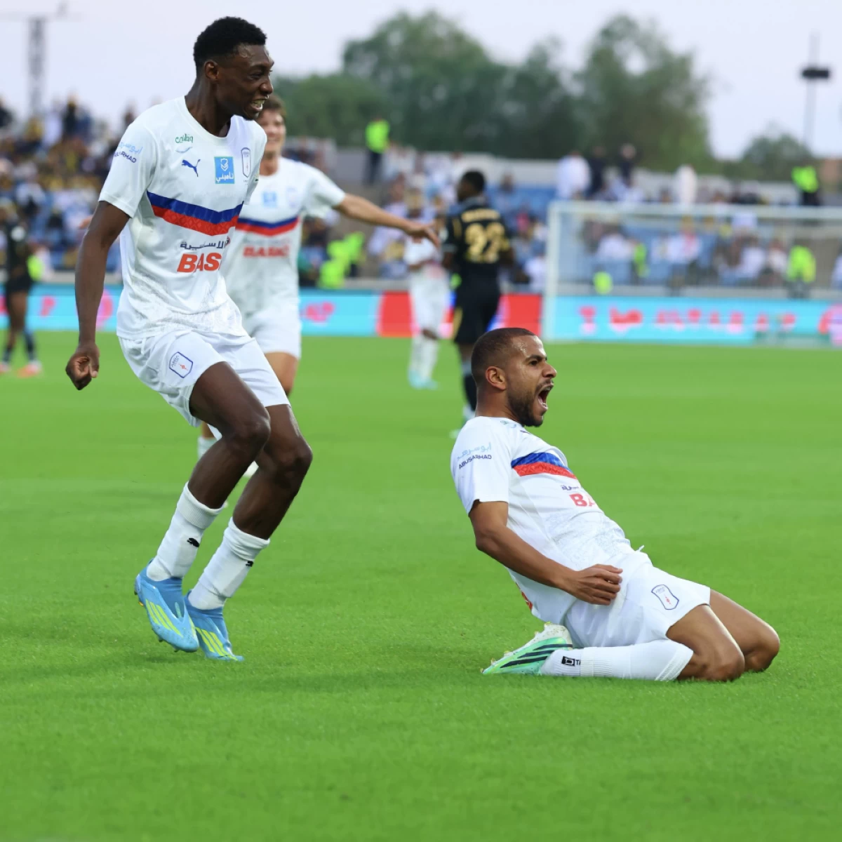 الاتحاد يتعثر أمام أبها الأخير في الدوري السعودي