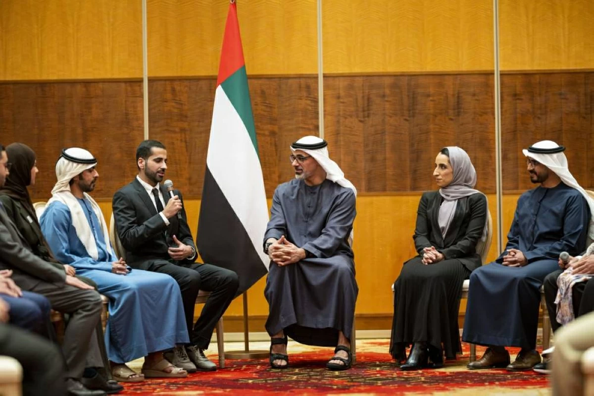 ولي عهد أبوظبي يلتقي الطلبة المبتعثين إلى كندا