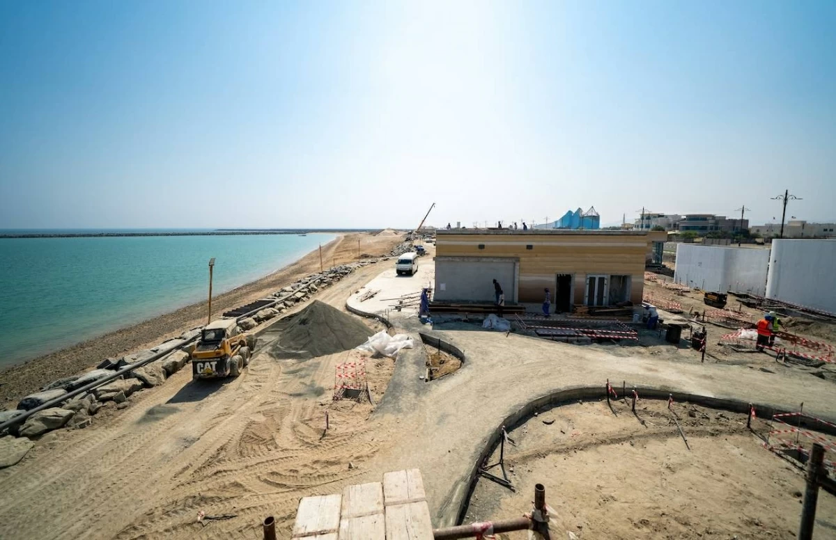 «شروق» تُنجز 75% من الأعمال الإنشائية لـ«شاطئ كلباء»