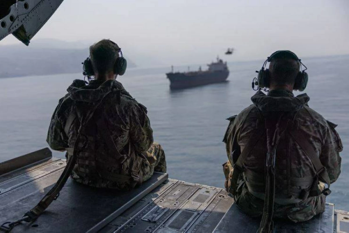 واشنطن تنفي ادعاءات إيران: قواتنا تسيطر على مضيق هرمز
