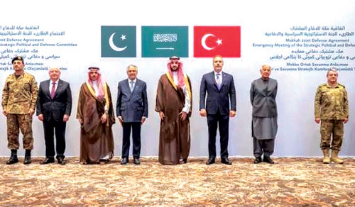 وزير الدفاع الباكستاني يجدد التزام بلاده بتعهداتها الدفاعية المشتركة مع المملكة.. والبرلمان التركي يقر اتفاقية مكة للدفاع المشترك