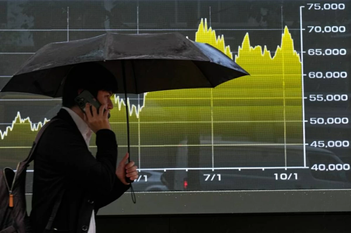 نيكاي يهبط 3% والين مستقر قبيل اجتماع بنك اليابان