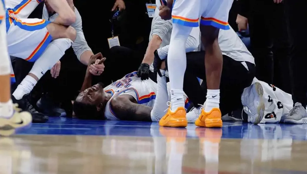 إصابة مروّعة لنجم أوكلاهوما سيتي جالين ويليامز في NBA (فيديو)