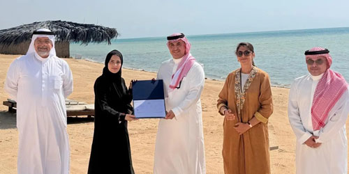هيئة البحر الأحمر تسلم أول رخصة مشغل شاطئ بالمملكة لتشغيل شاطئ «يام»