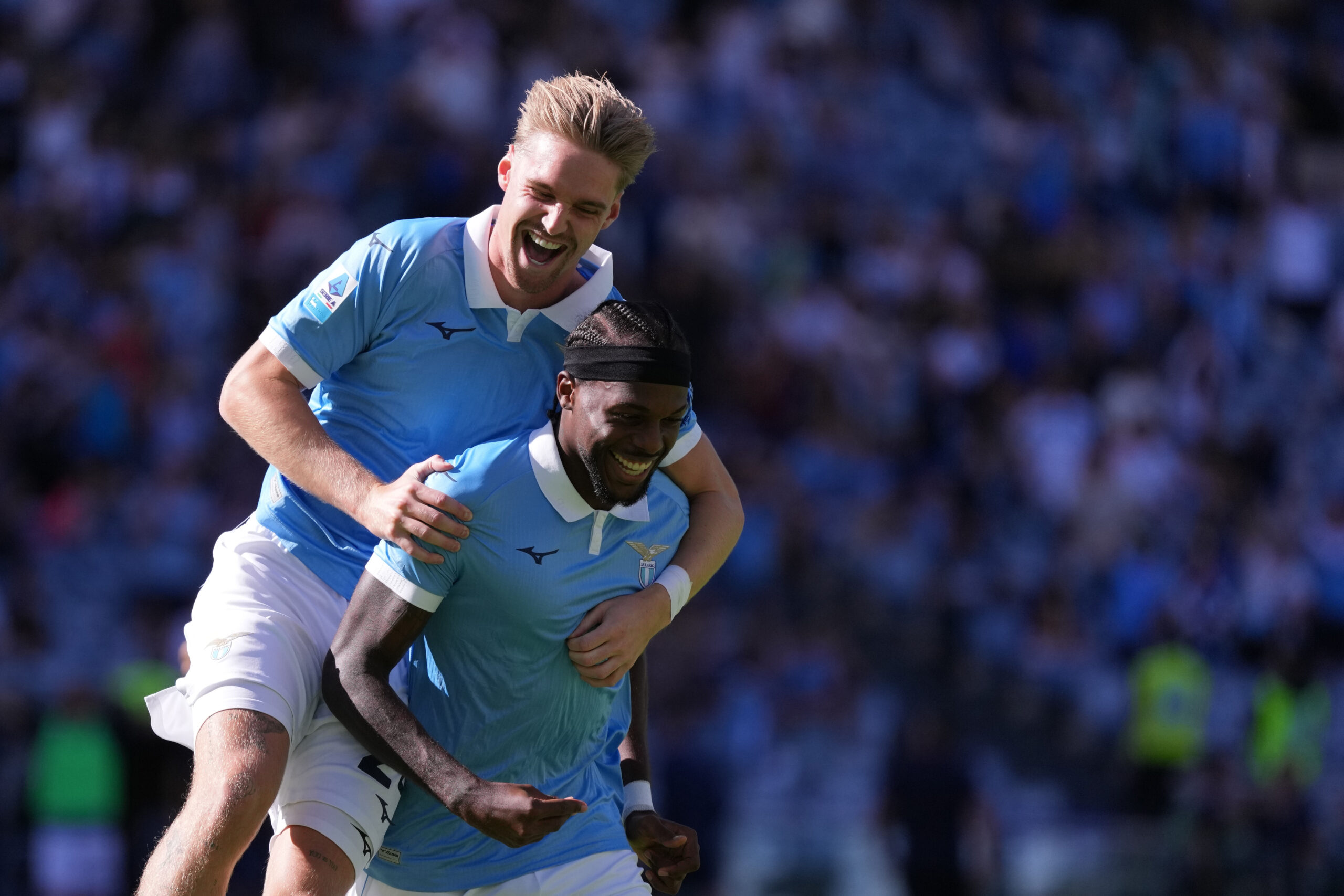 Lazio keep pace at the top, 10-man Roma earn draw at Como, Milan held by Sassuolo