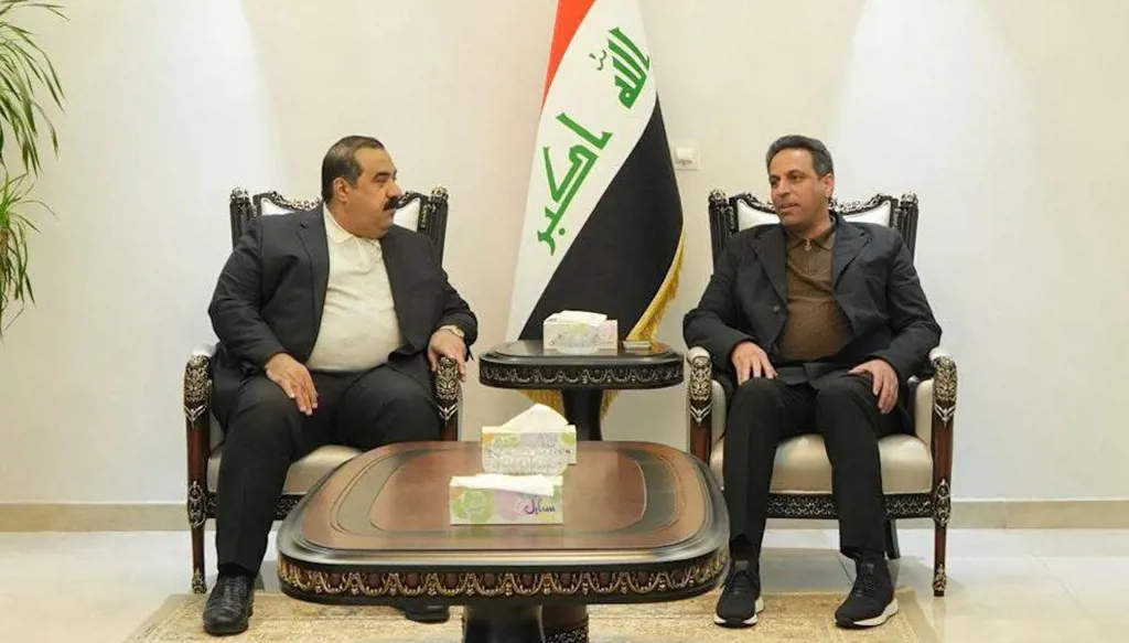 العراق يحكم بالسجن على نائبين في قضية عقود مصافي النفط