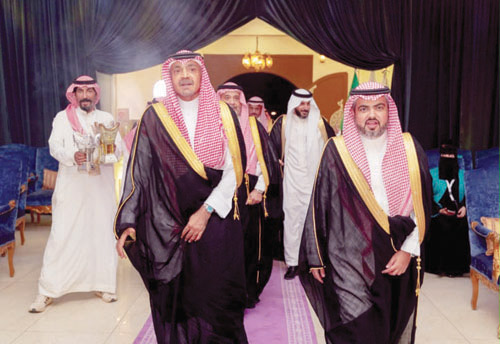 رئيس اتحاد الغرف السعودية يرعى الحفل السنوي لمجتمع الأعمال ويتوج الفائزين بجائزة المحافظة لريادة الأعمال وجائزة البحث العلمي