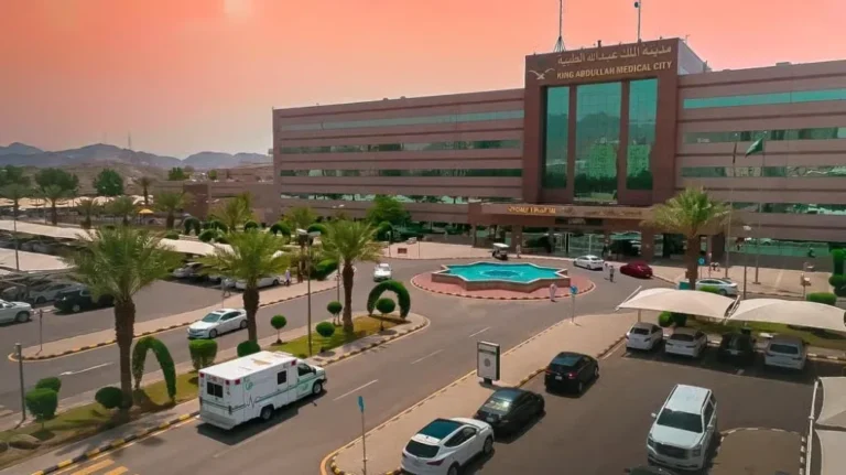 مدينة الملك عبدالله الطبية تُسجّل 30 جراحة قلب روبوتية ناجحة.. بينها 3 عمليات في 48 ساعة