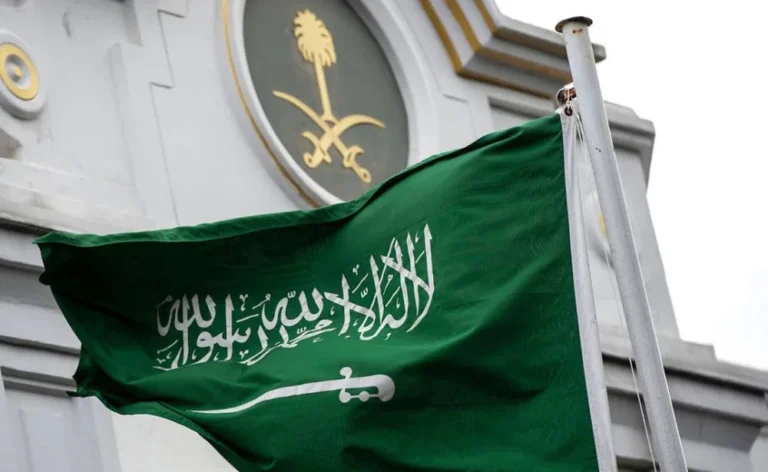 سفارة المملكة في لندن تدعو المواطنين المتأثرة رحلاتهم إلى التواصل معها على مدار الساعة