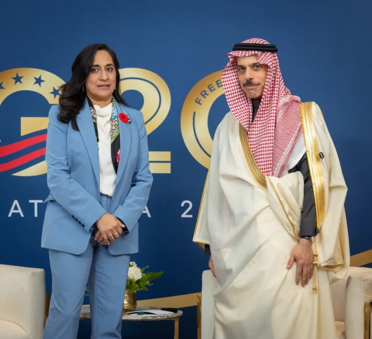 فيصل بن فرحان يدين مع كندا اعتداءات الحوثيين على المملكة ويبحث الأمن الإقليمي مع الاتحاد الأوروبي بمجموعة العشرين