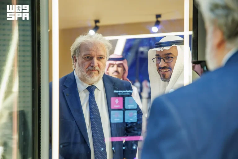 سفير صربيا يزور جناح وزارة الداخلية في معرض الصقور والصيد السعودي 2026
