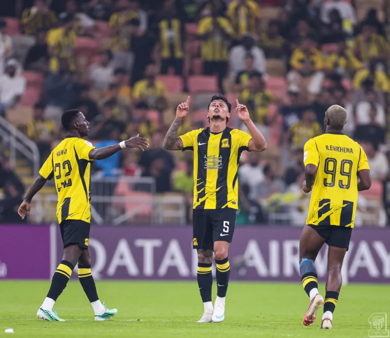 الاتحاد يتعثر أمام شباب الأهلي الإماراتي بثنائية أزمون في نخبة آسيا