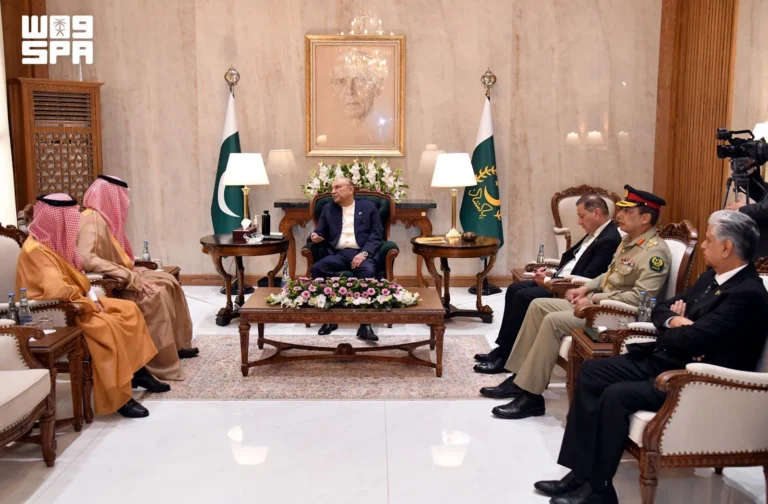 سفير المملكة لدى باكستان يقدّم أوراق اعتماده للرئيس زرداري