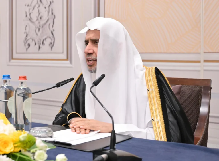 العيسى يلتقي قيادات مسلمي بلجيكا ويؤكد أهمية فتاوى علماء كل بلد