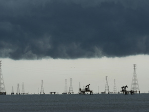 Venezuela claims to have 300 bn barrels of oil in the ground, experts say it’s a stretch