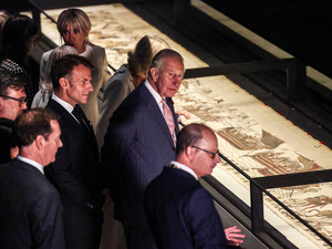Two broken threads on Bayeux Tapestry, but no major alteration, French minister says