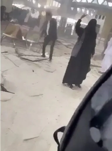 امرأة بألف رجل.. ما الذي فعلته عبير العجمي لحظة إخلاء مطار الرياض وأثار إعجاب السعوديين؟